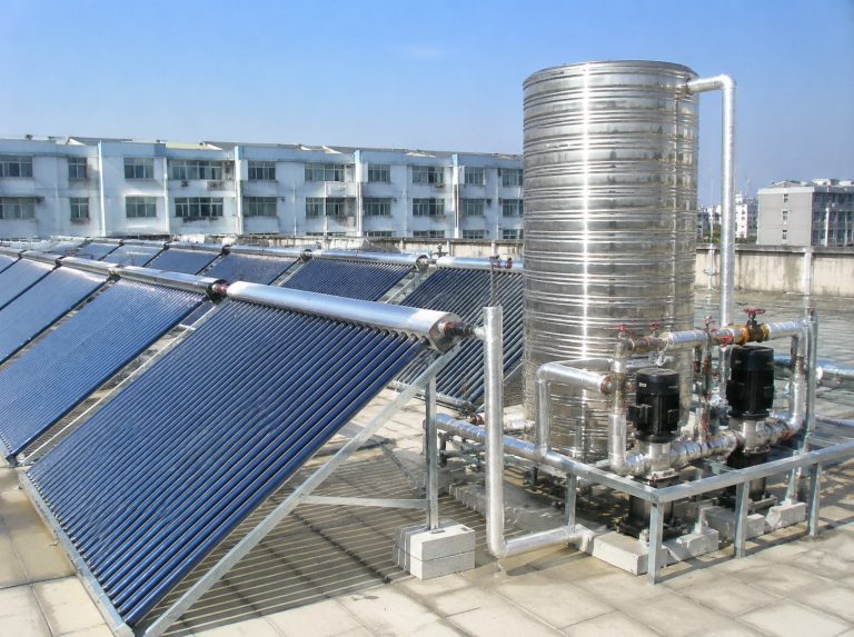 永新县商用大容量真空管太阳能热水系统
